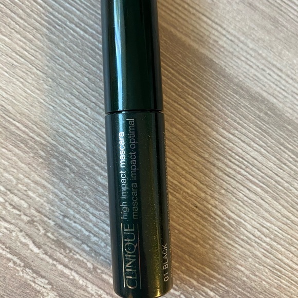 NWOT Clinique travel size black high impact mascara - Picture 3 of 3